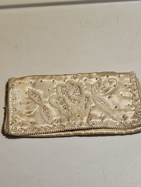 Embellished Satin Floral Evening Clutch in Ivory